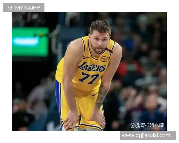 记者：东契奇简直每一个回合都在抱怨，已经让比赛没法看了